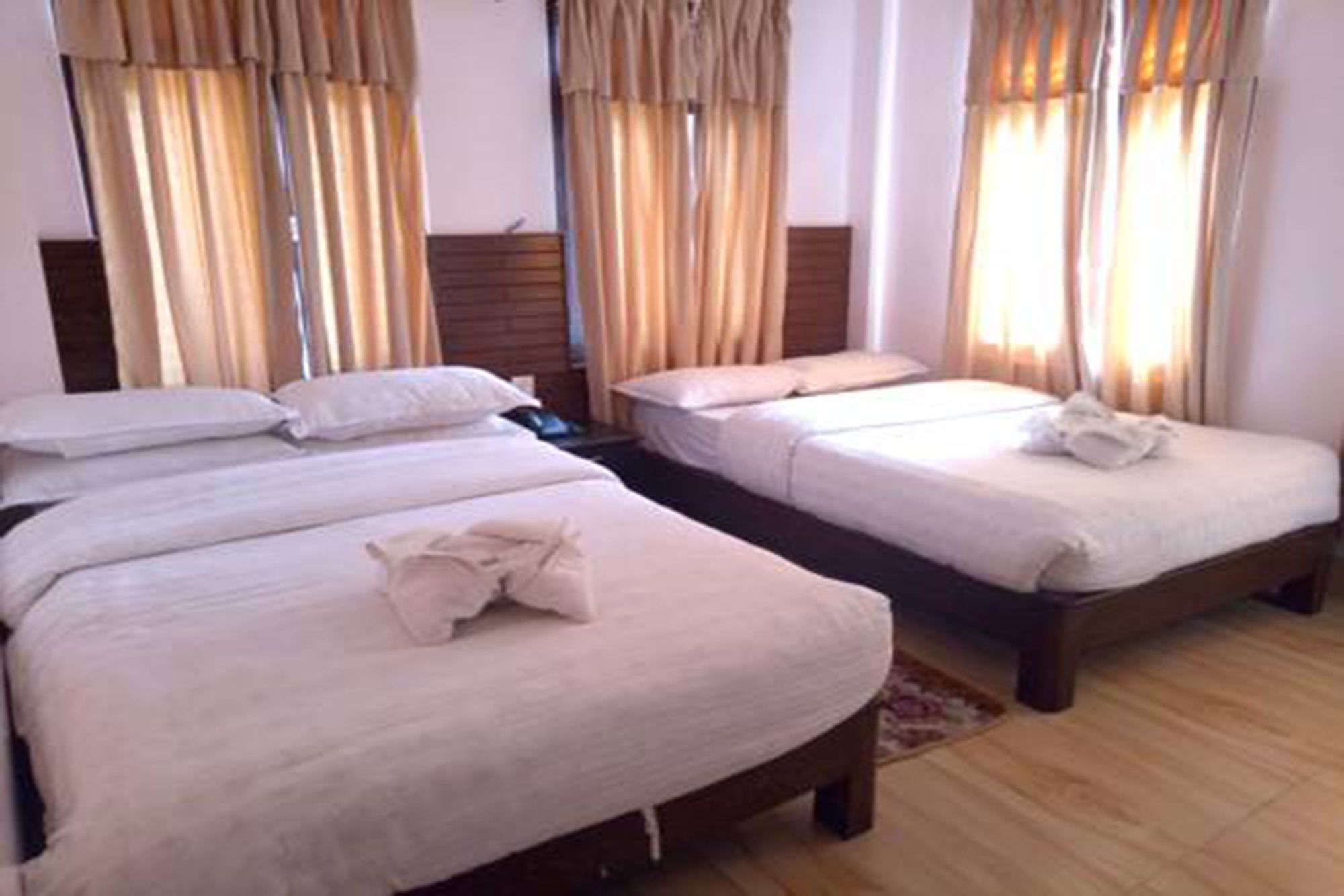 Hotel Alpine Villa โพคารา ภายนอก รูปภาพ